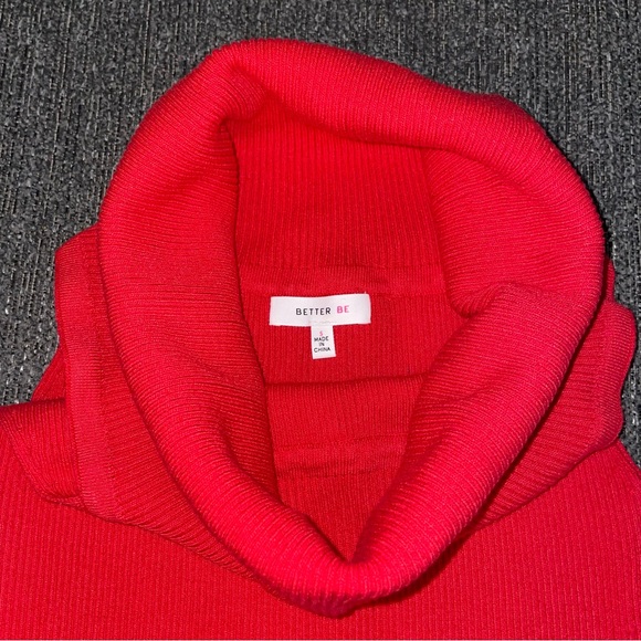 Crop Ribbed Knit Top - Picture 3 of 3